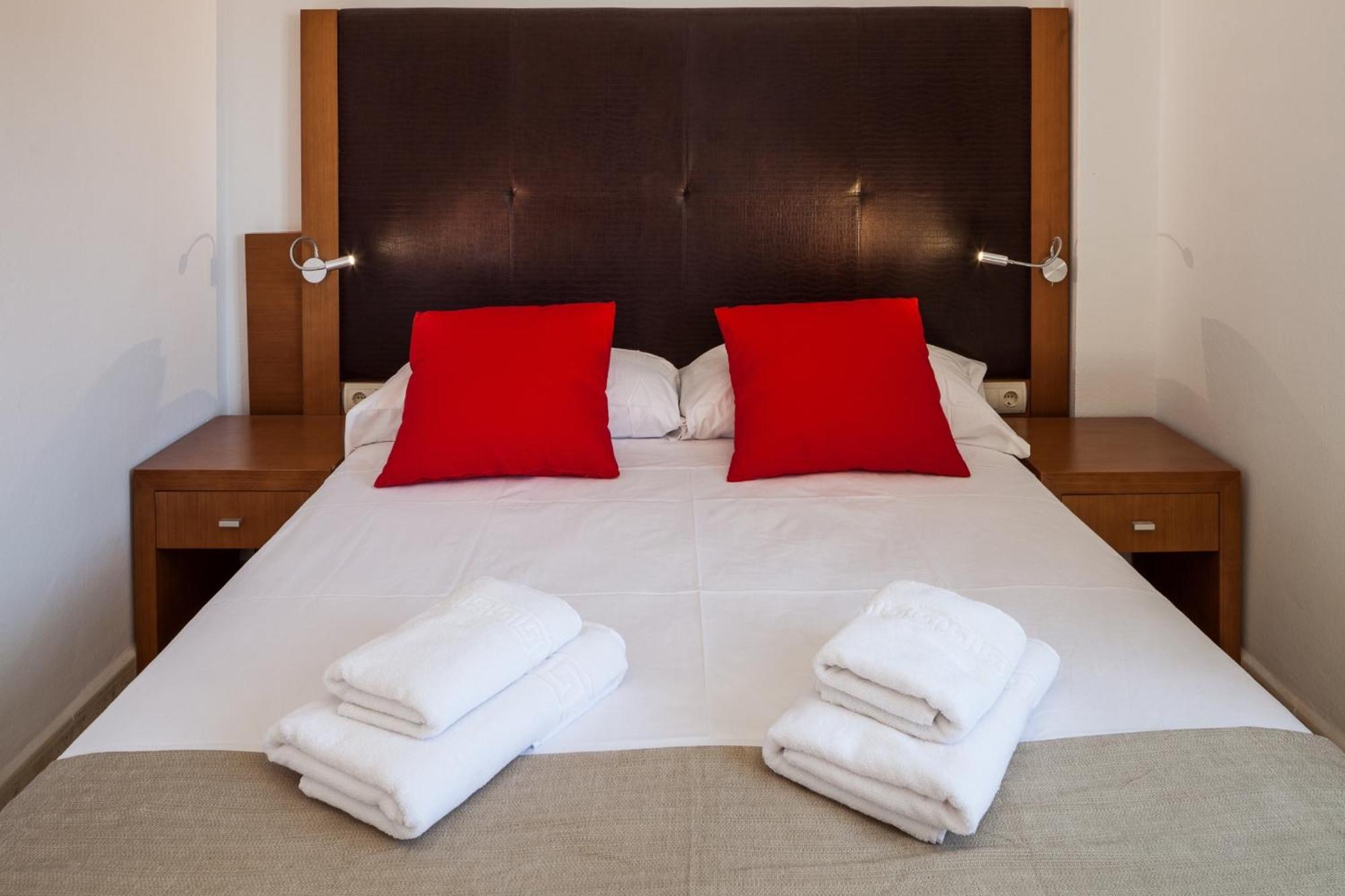 Ibiza Heaven Apartments (Adults Only) Плайя-ден-Босса Номер фото